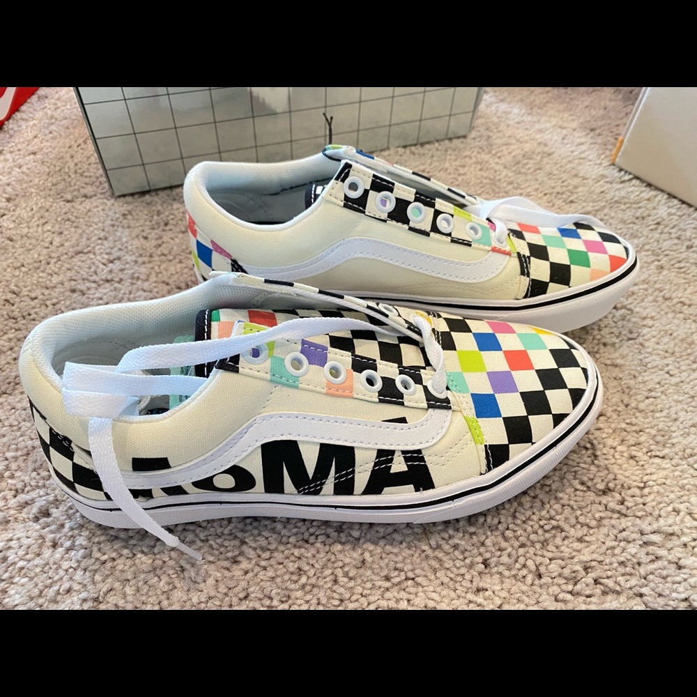 vans women’s shoe - Picture 3 of 11